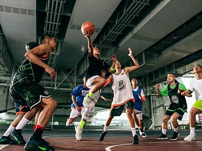篮球博主“小Ray球学记”盘点西决G2判罚：脏动作与双标判罚共存